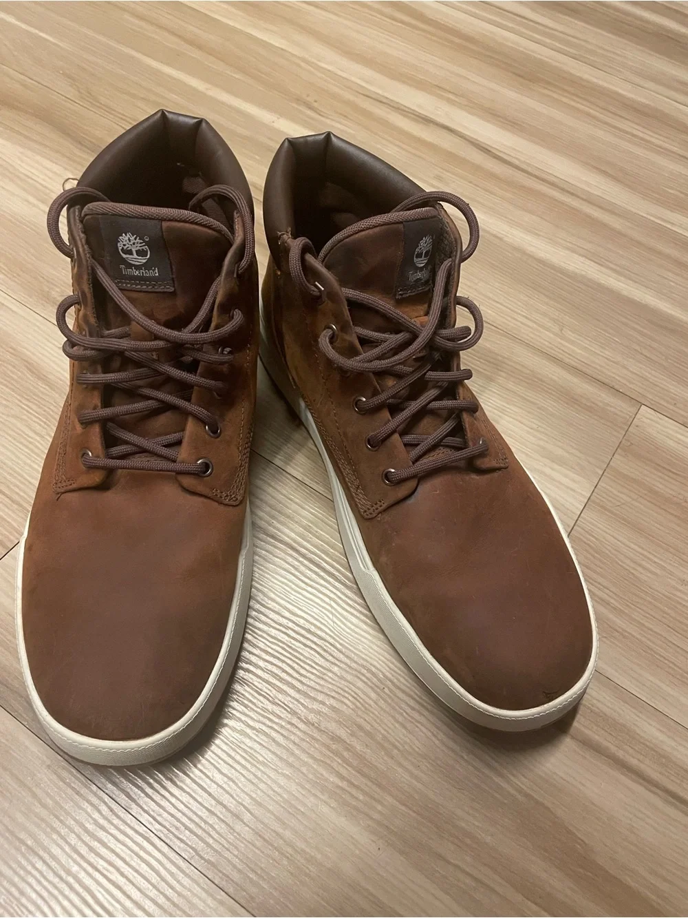 Timberland Men's Size 12 Brown Leather Chukka Boots with White Sole. Ankle boots